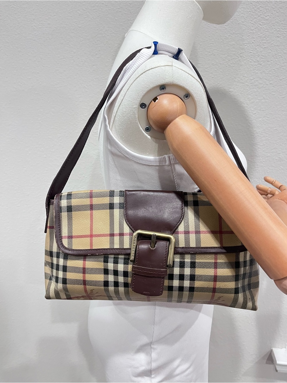 BURBERRY HAYMARKET BUCKLE SHOULDER BAG.